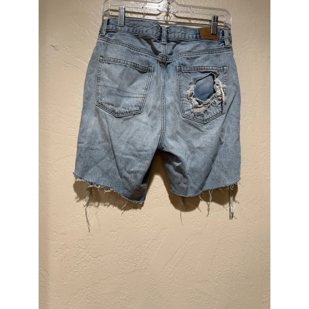 American Eagle Distressed Denim Shorts Light Wash High Rise Raw Hem Size 8